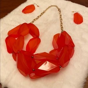 🌿5 for $25. Orange stone statement necklace